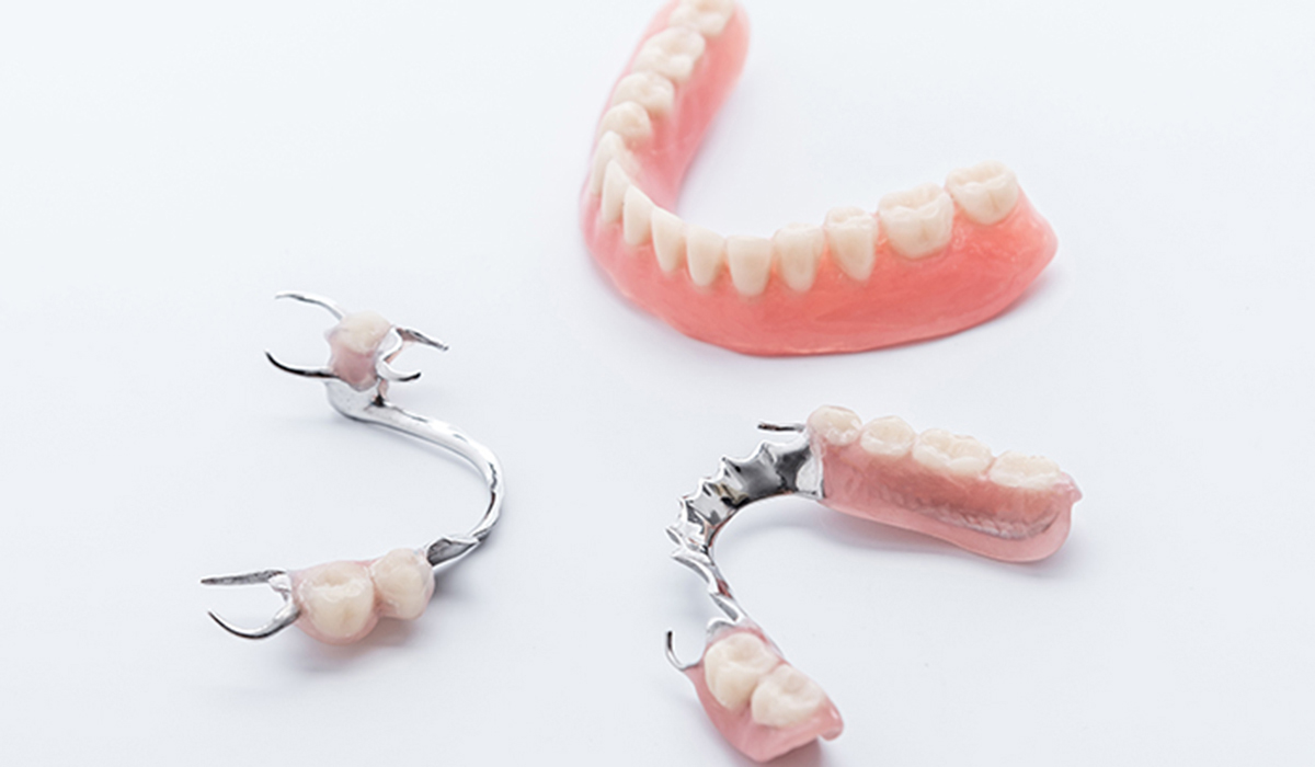 入れ歯の使用上の注意点について